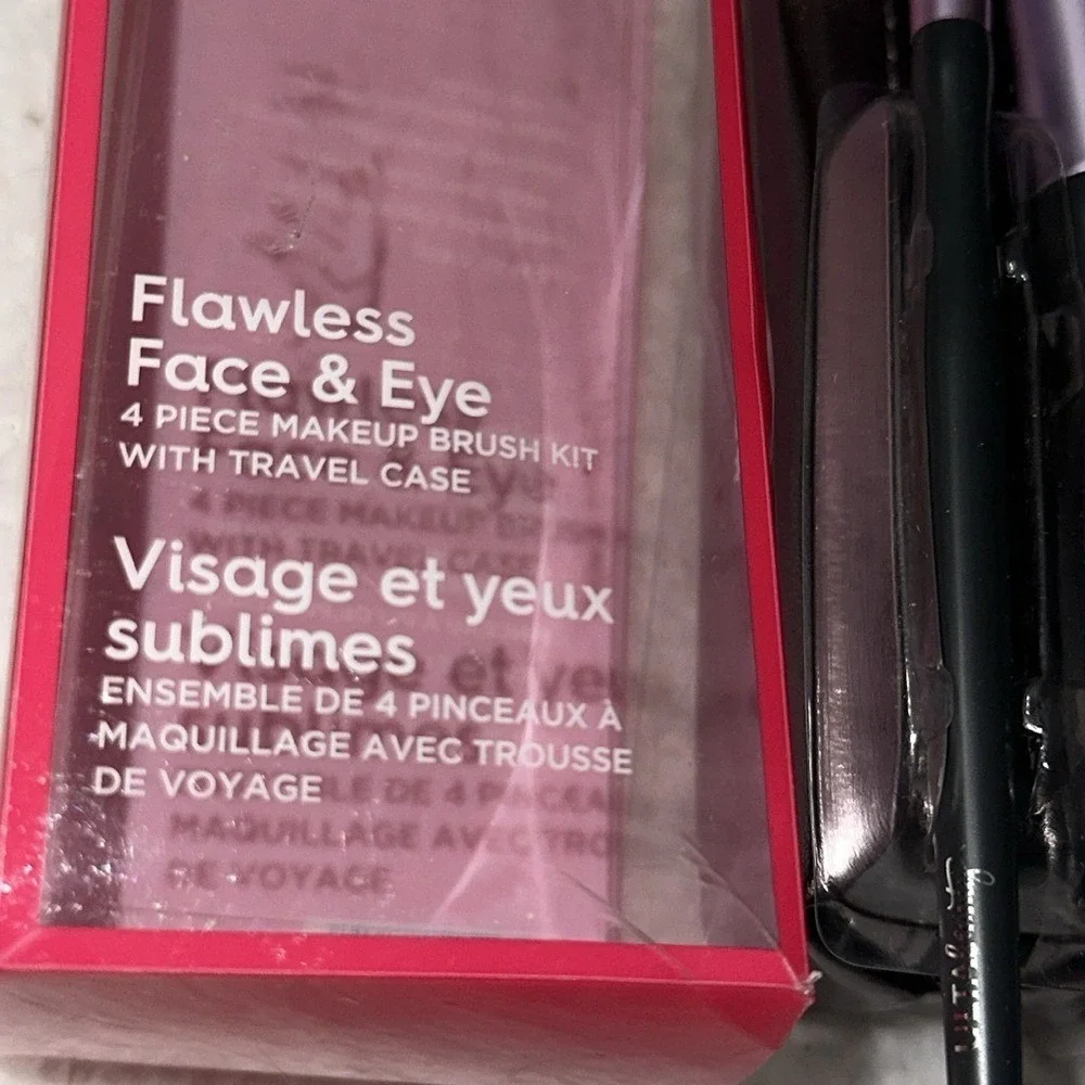 Ulta Beauty Flawless Face & Eye 4 Piece Makeup Brush Kit with Travel Case Purple
